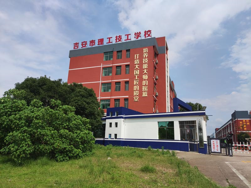 學(xué)校大門
